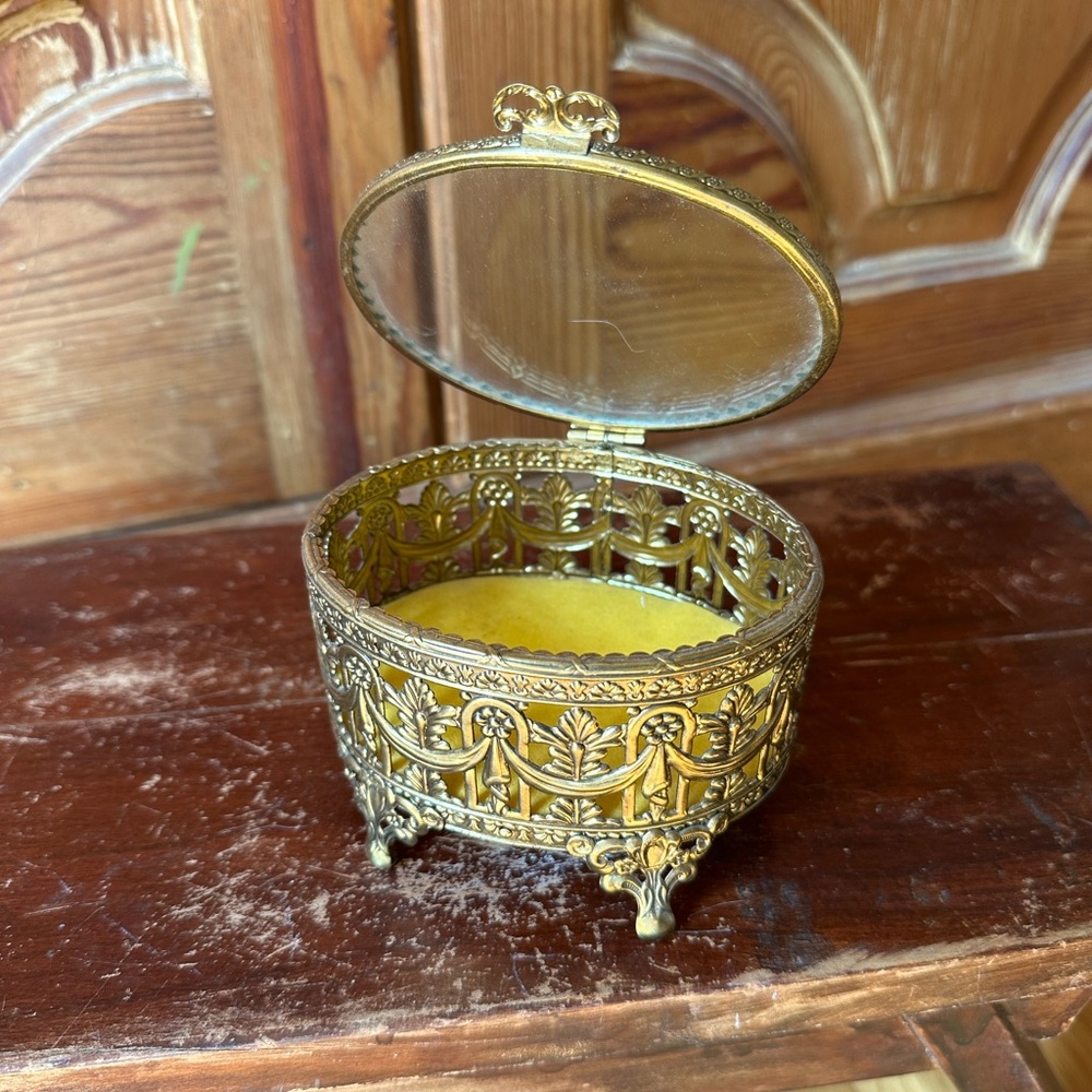 SOLD Vintage 1950s Casket Jewelry box Hollywood Regency Glass Gold metal trinket - Picture 4 of 7